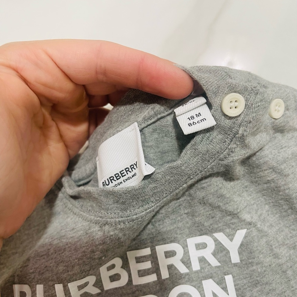 Burberry t-shirt